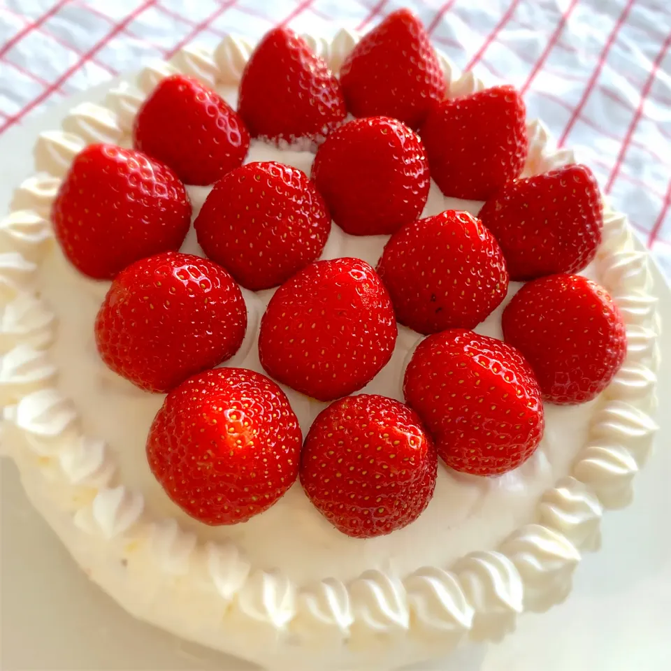 シンプル♡いちごのバースデーケーキ🍓|chicaocafeさん