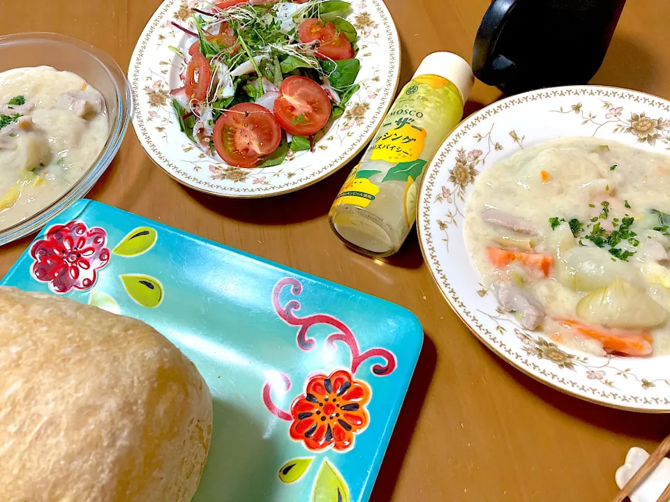 志麻さん風クリームシチュー♡蛸の🐙カルパッチョ♡ホームベーカリーでフランス食パン🥖|さくたえさん