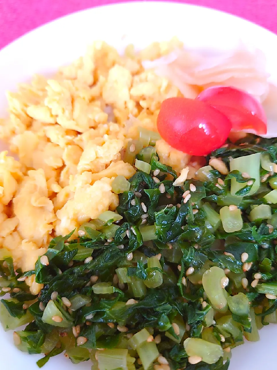 菜っぱと炒り卵の丼

お節の大根の葉っぱがきれいだったので、ごま油で炒めてみました|🍒ふみりん🍒さん