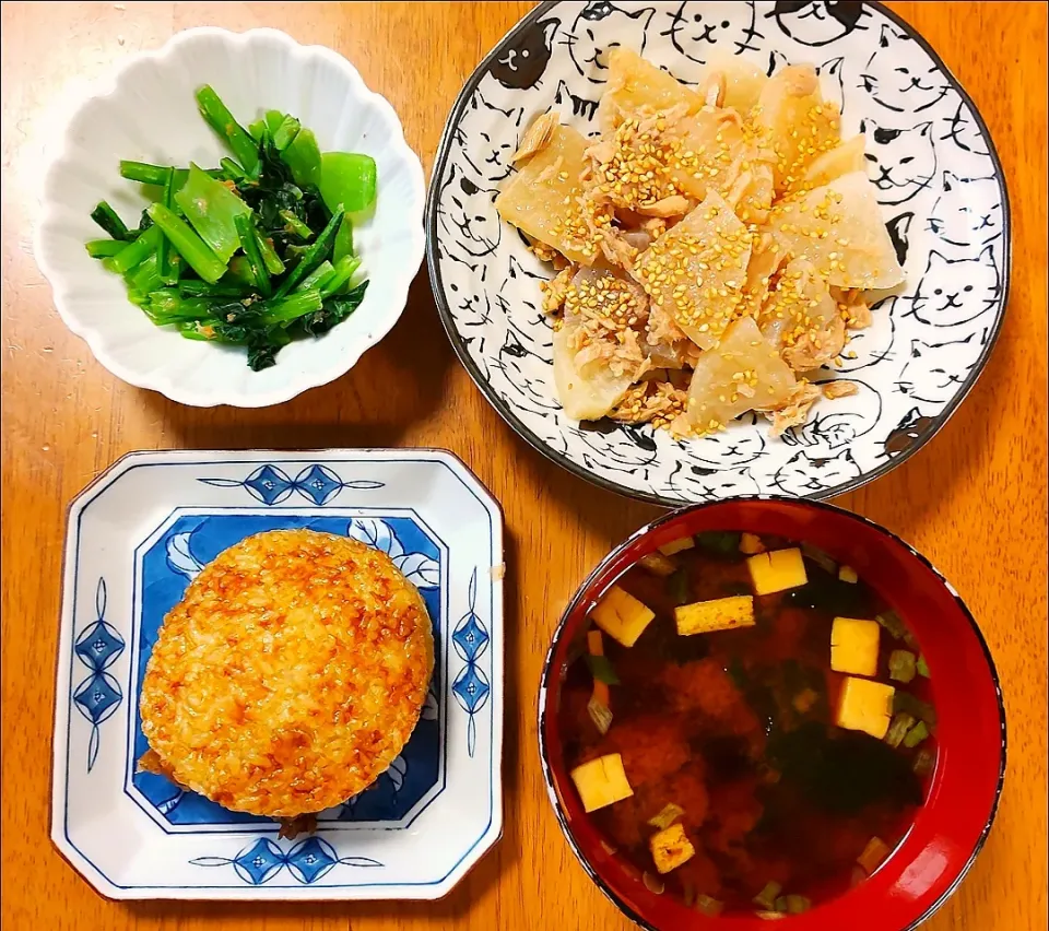 Snapdishの料理写真:2022 1228　焼肉ライスバーガー　小松菜のおひたし　大根とツナのトロトロ煮|いもこ。さん