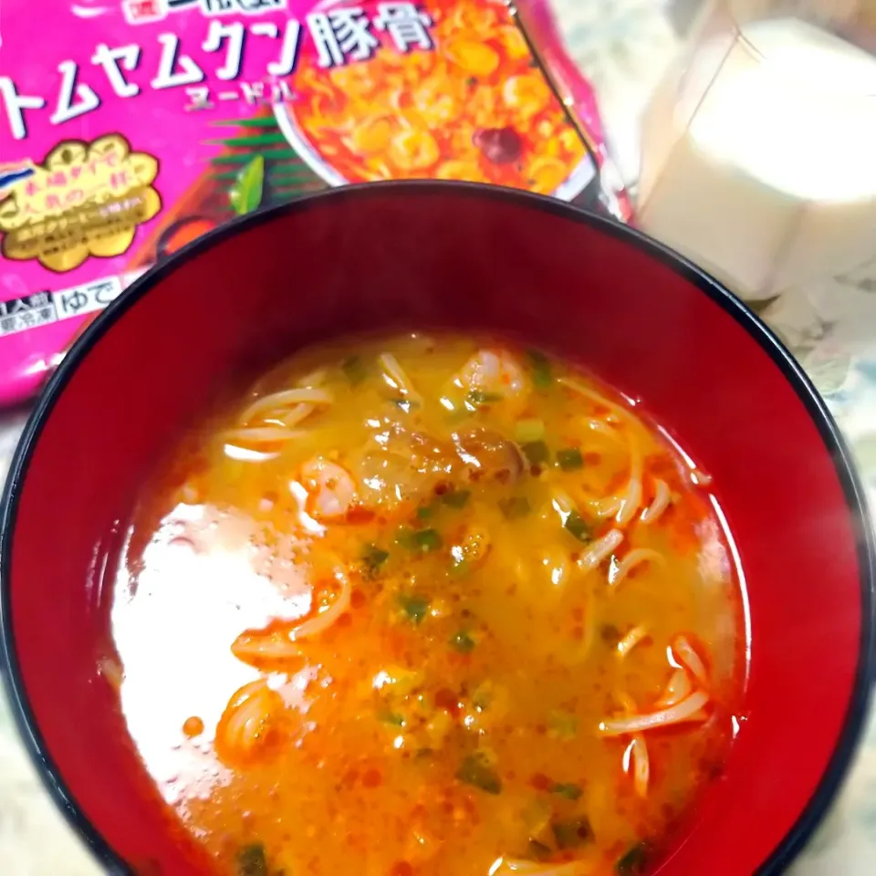 セブンイレブンで見つけた🍜一風堂トムヤムクン豚骨ヌードル|うたかた。さん