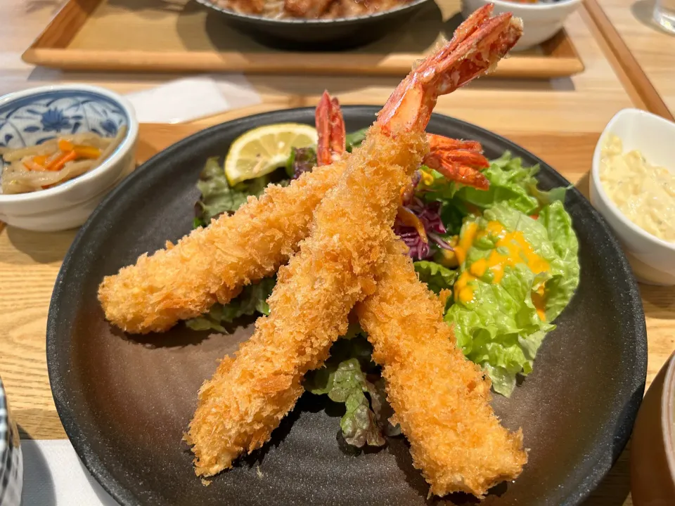 Snapdishの料理写真:大エビフライ定食🍤🍤🍤|buhizouさん