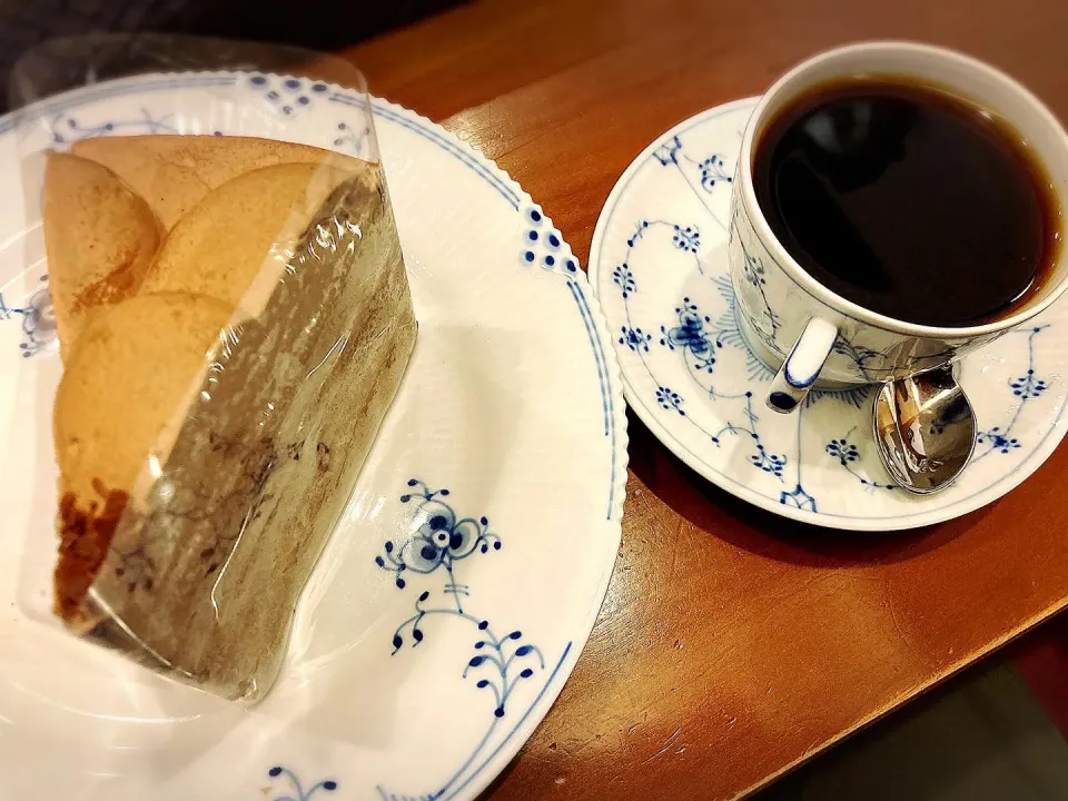 ミルクチョコレートケーキ（ドリンク付） ¥1,460|Blue Moon Caféさん