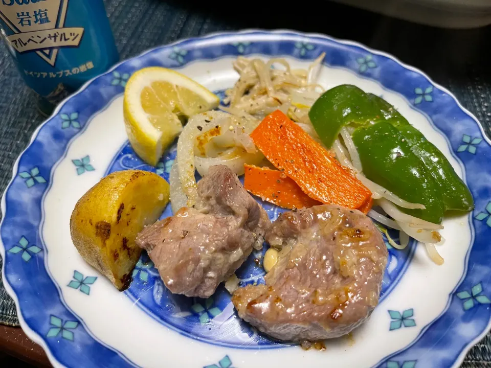 Snapdishの料理写真:玉ねぎ麹とトマト麹のラム焼肉|Noriyuki Saitoさん