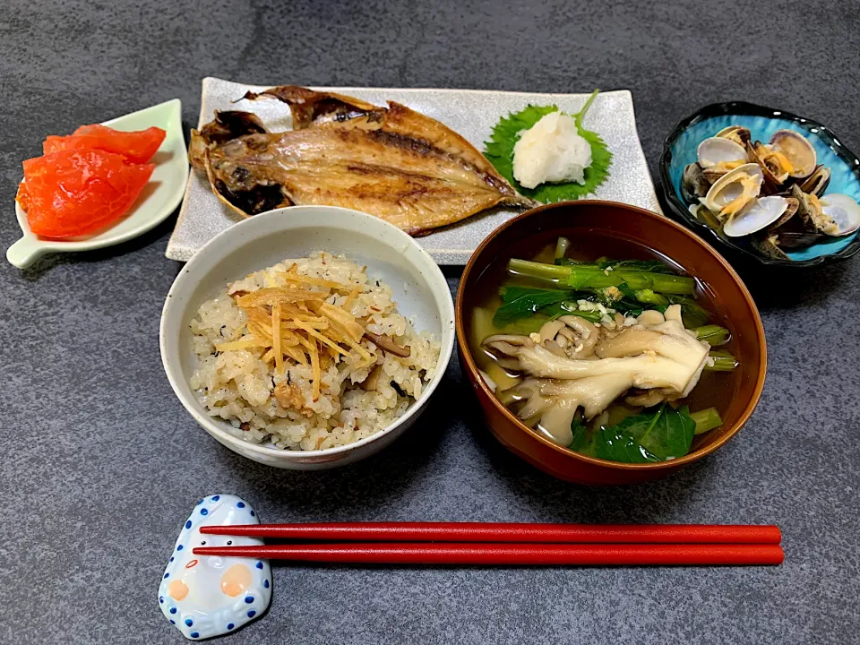 炊き込みご飯とかぶと舞茸のお味噌汁|naaさん