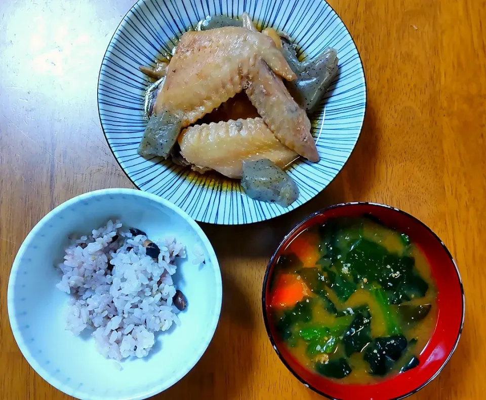 2022 1229　手羽先とこんにゃくの甘辛煮　ほうれん草とにんじんのお味噌汁|いもこ。さん