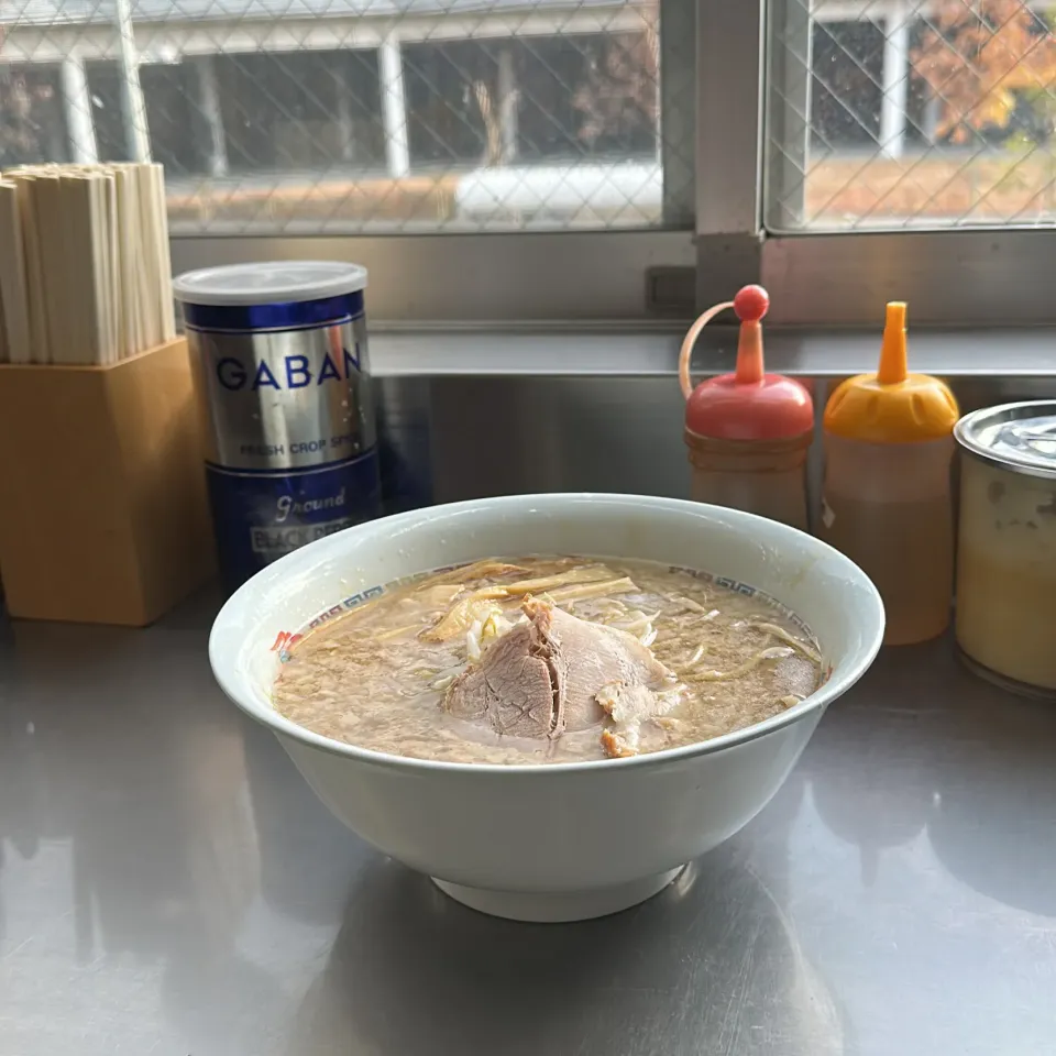 Snapdishの料理写真:＃夜勤明け　で　遠回りして　＃朝ラー　してます。ここは　＃ホープ軒　＃ラーメン　喰って〼|Hajime Sakaiさん