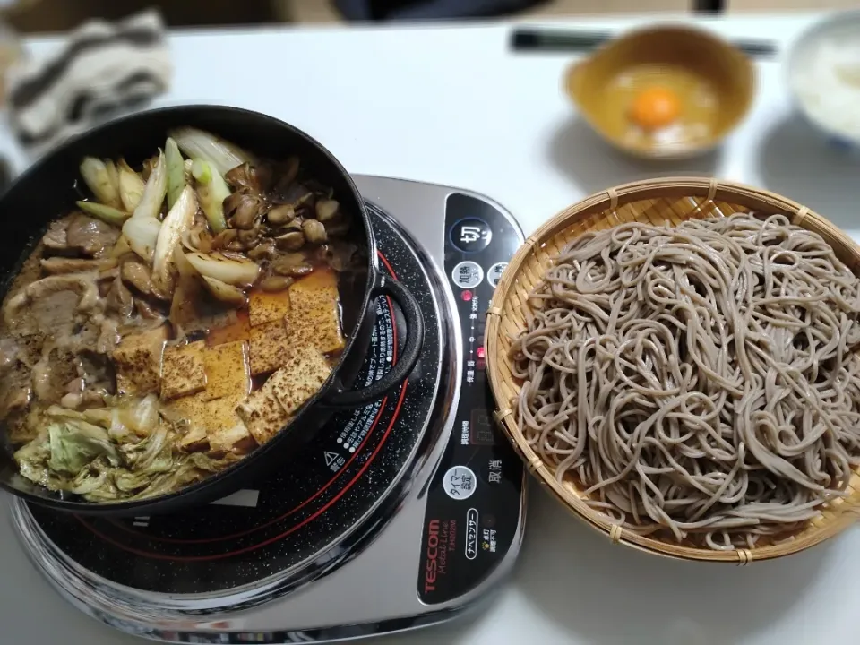 Snapdishの料理写真:鴨すき鍋で年越し蕎麦|烏賊シャトルさん