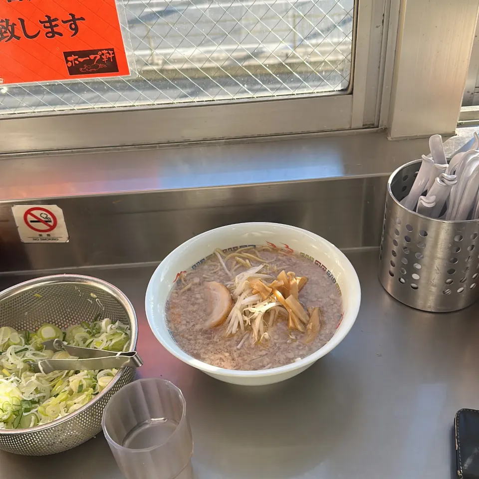 Snapdishの料理写真:＃ラーメン　な　＃夜勤明け　なら　＃朝ラー　なら　＃ホープ軒　でしょ？|Hajime Sakaiさん