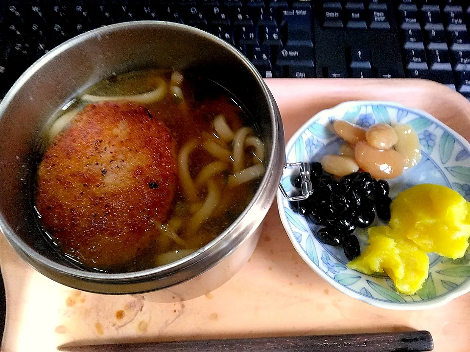 Snapdishの料理写真:なめ茸と肉そぼろ入りとろみ付きコロッケうどん ＆ 煮豆と栗金団|darkbaronさん