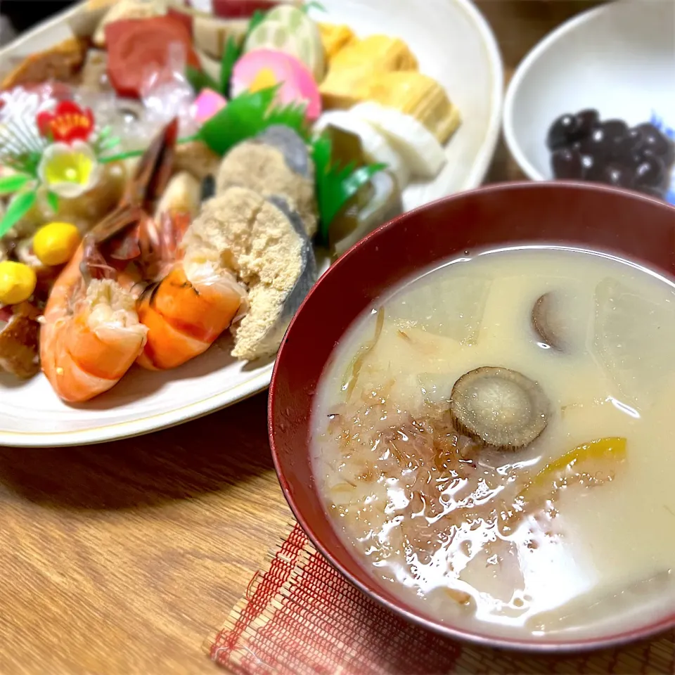 Snapdishの料理写真:2023/01/01 白味噌お雑煮|kykyさん