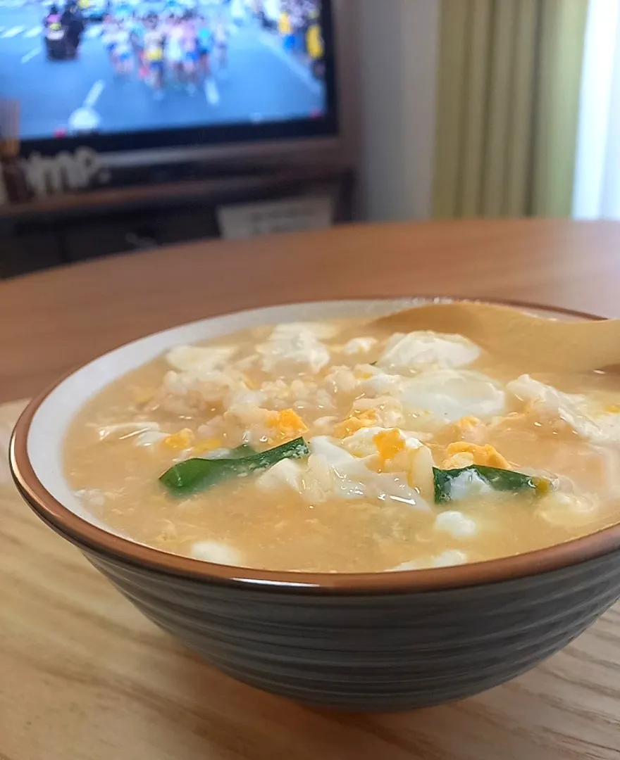 豆腐と卵の味噌雑炊|まりおさん