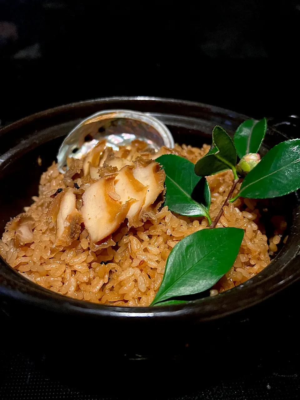 余ったトコブシで土鍋ごはん🍚お出汁が染みて美味しい～。鮑ごはんより美味しいょ♥️|💍ごはん🍚さん