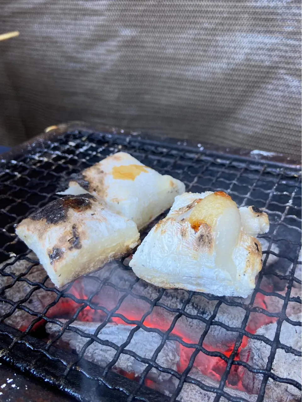 1/1の昼食　バーベキュー準備で餅焼きました！|yoneさん