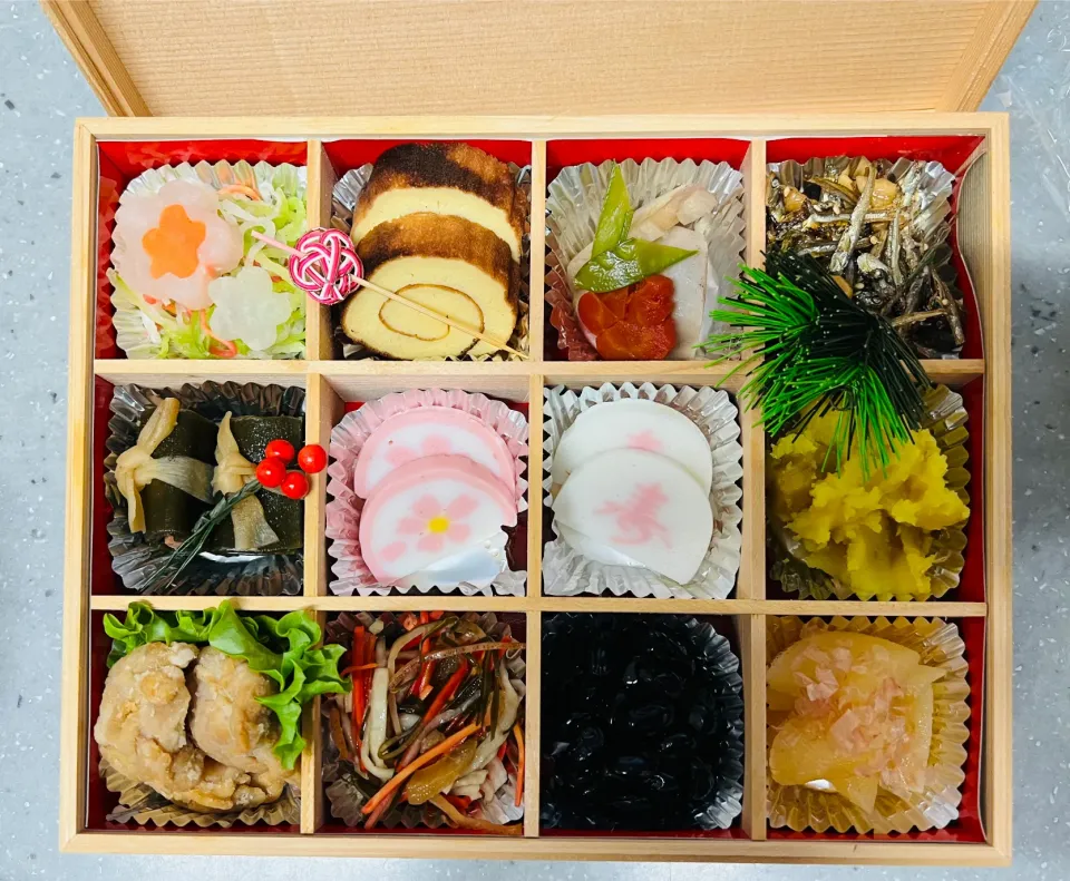 Snapdishの料理写真:「おせちのお裾分け弁当」|バシュランさん