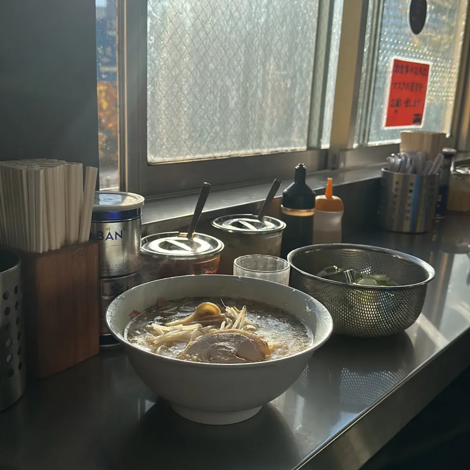 Snapdishの料理写真:＃ラーメン　おせちも良いけど　＃朝ラー　ね。　＃夜勤明け　だしな　＃ホープ軒　で。|Hajime Sakaiさん