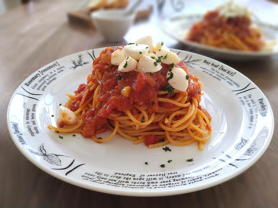 モッツァレラとトマトのスパゲティ