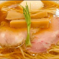 【2022年9月、味リニューアル】
らぁ麺 やまぐち
 鶏そば (1,050円)
＋味玉 (150円)
＠面影橋5分
(JR池袋駅から徒歩29分)
23003 (3,900)