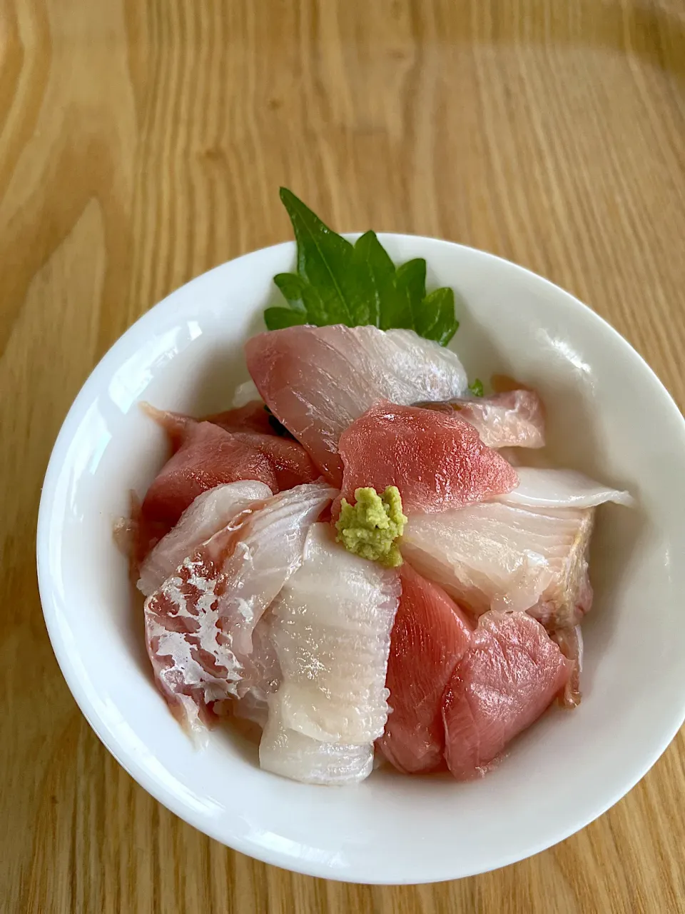 そろそろ昼飯は海鮮丼とか🐟|あまねこ🌿さん