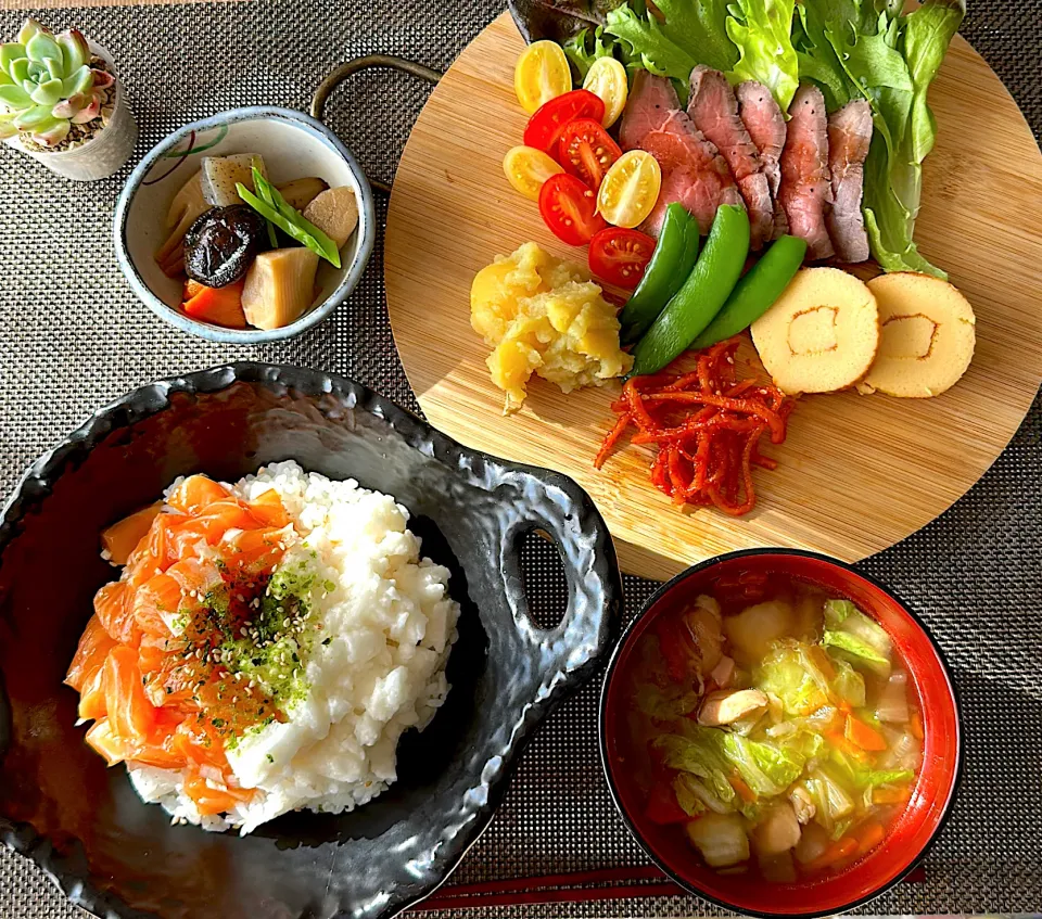 丼ぶりランチ🥢|ともえ☆さん