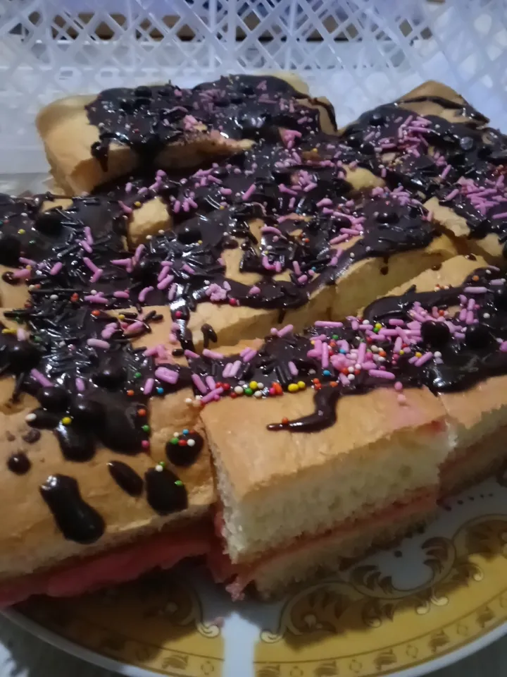 strawberry chocolate sandwich|Ahmad Sviesaさん