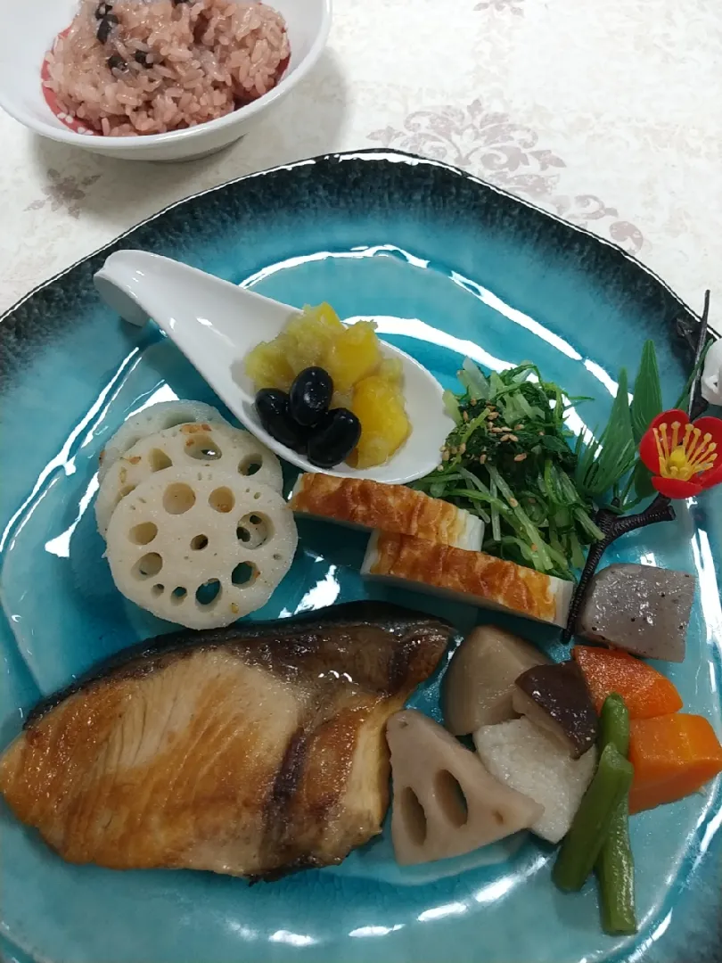 ☆今日の晩ごはん☆  ぶりの照り焼き 煮物 ほか|hamamaさん