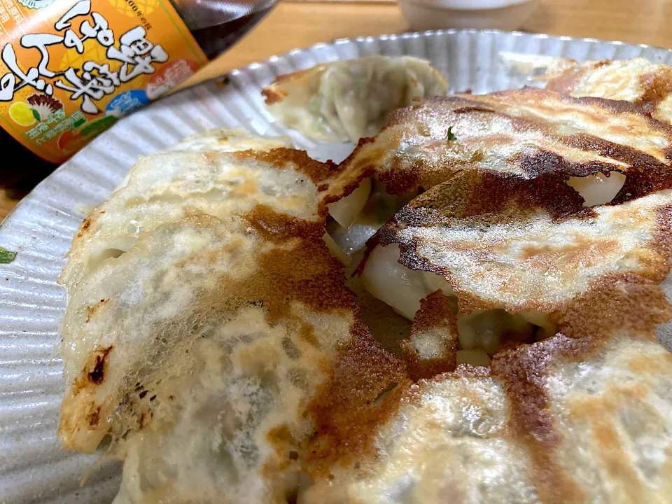 Snapdishの料理写真:＊手作り餃子🥟を野菜ぽんずでサッパリと＊|＊抹茶＊さん