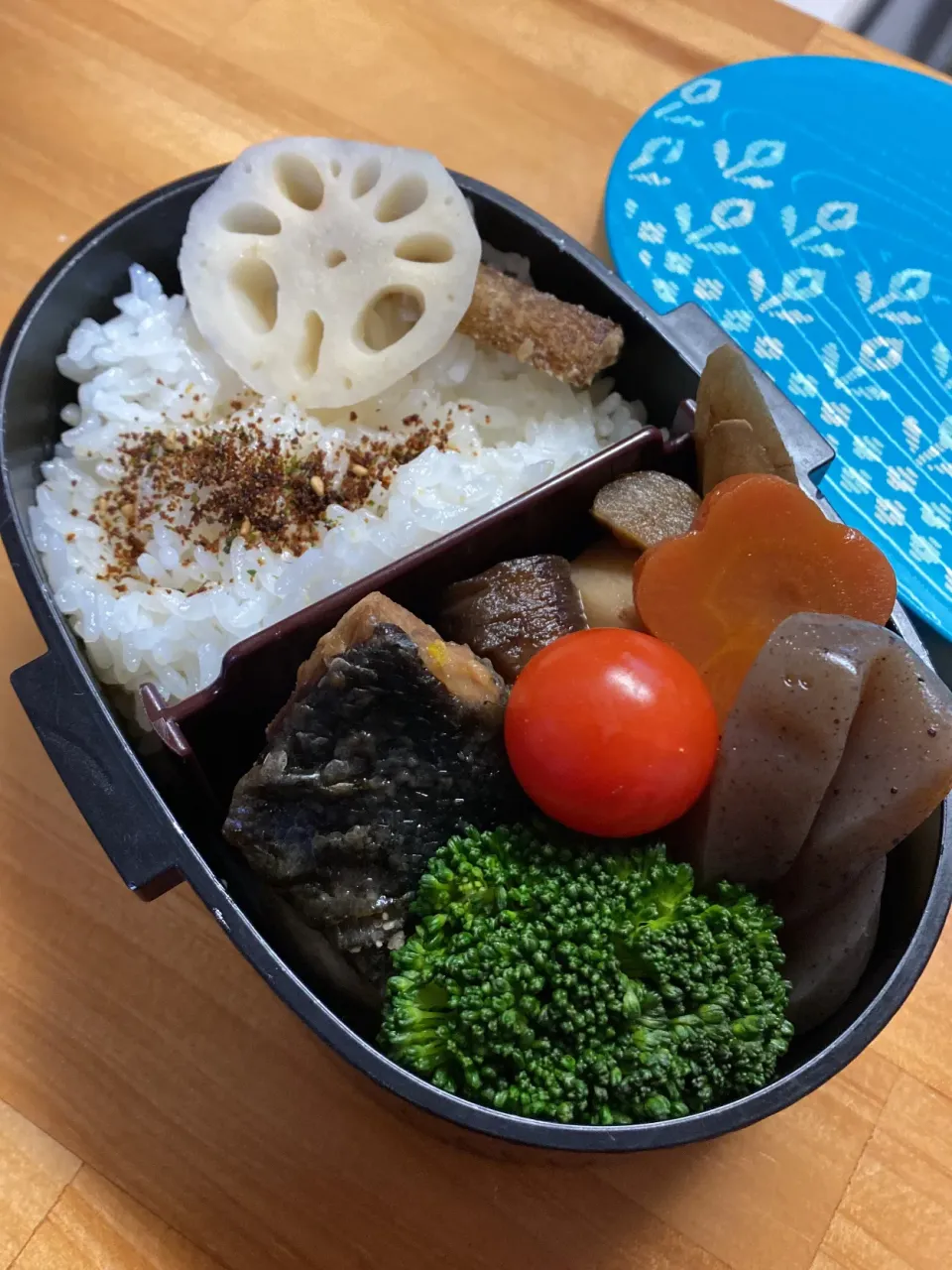 Snapdishの料理写真:煮物弁当|aru_sakazakさん