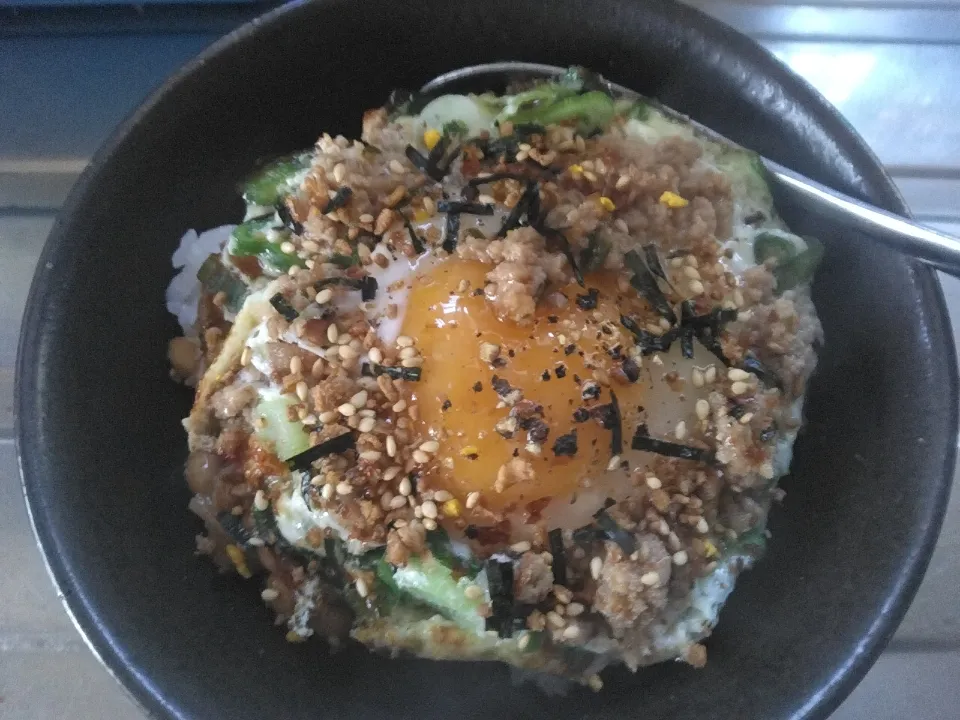 なめ茸と肉そぼろ入りショゴス丼|darkbaronさん