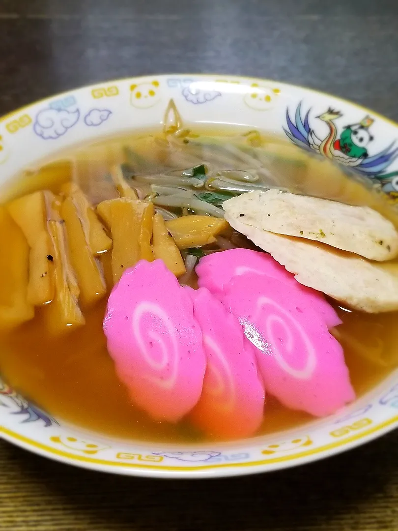 パパ作👨新年初🎍醤油ラーメン|ぱんだのままんさん