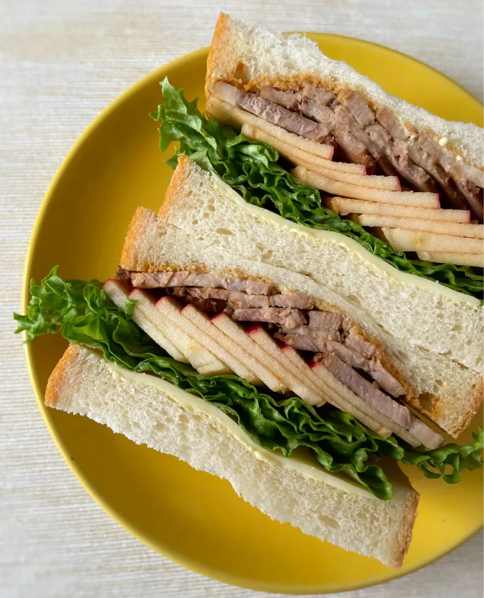 焼豚と林檎のサンドウィッチ🥪|アッチさん