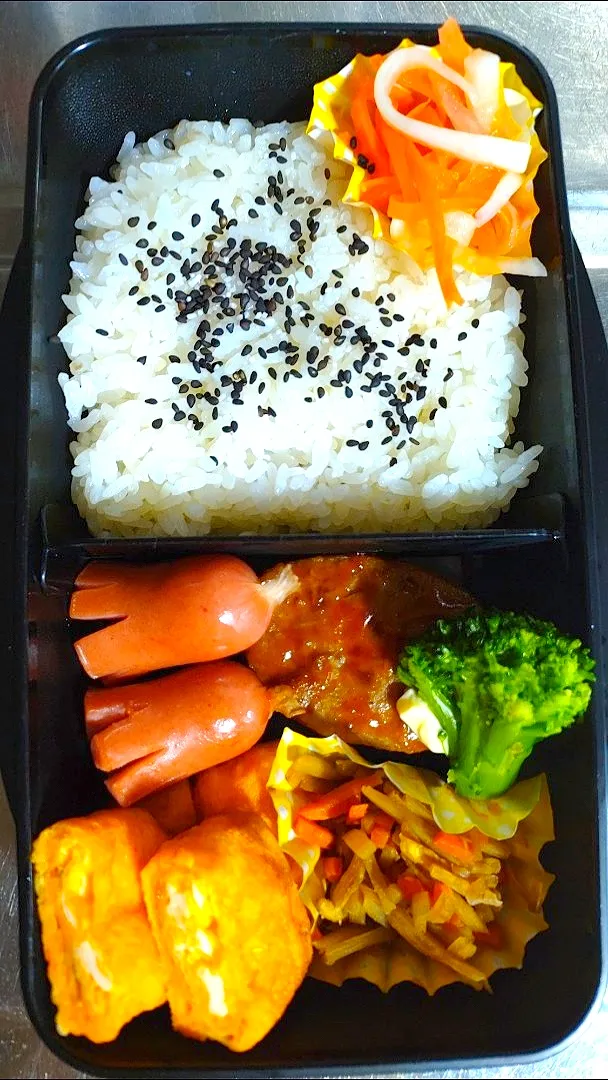 旦那弁当　2023/1/5

デミハンバーグ
タコさんウインナー
ブロッコリーマヨ
玉子焼き
きんぴらごぼう
紅白なます|ユキヨメ♪さん