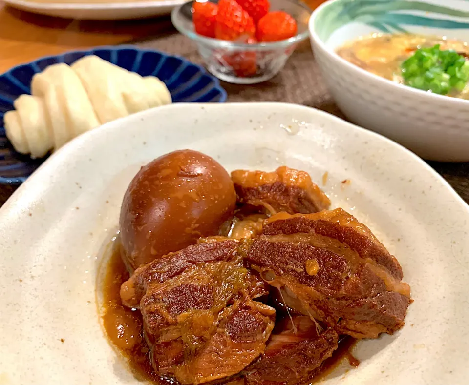 豚角煮🐷酸辣湯、花巻|いちごさん