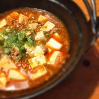 麻婆豆腐

୨୧┈┈┈┈┈┈┈┈┈୨୧
本格的な味に仕上げるために
使った二つの中華調味料

・香り山椒
・花椒辣（ﾌｧｰｼﾞｬｵﾗｰｼﾞｬﾝ⁾

この二つの調味料が
いい仕事をしてくれます！！

……………………………
エネルギー∶438g
たんぱく質∶31g
脂質　　　∶31g
炭水化物　∶16g
野菜　　　∶50