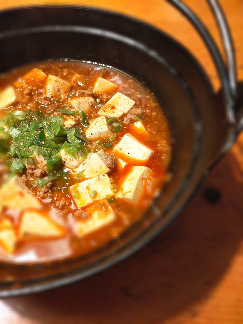 麻婆豆腐

୨୧┈┈┈┈┈┈┈┈┈୨୧
本格的な味に仕上げるために
使った二つの中華調味料

・香り山椒
・花椒辣（ﾌｧｰｼﾞｬｵﾗｰｼﾞｬﾝ⁾

この二つの調味料が
いい仕事をしてくれます！！

……………………………
エネルギー∶438g
たんぱく質∶31g
脂質　　　∶31g
炭水化物　∶16g
野菜　　　∶50