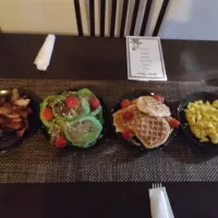 Grinch breakfast Bacon,Eggs,Heart Shape panckae Waffles with Strawberries And Green Pancakes with green color food on them|keyannaさん