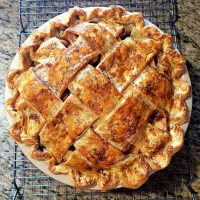 Salted Treacle Butter Apple Pie|Erin Spencerさん