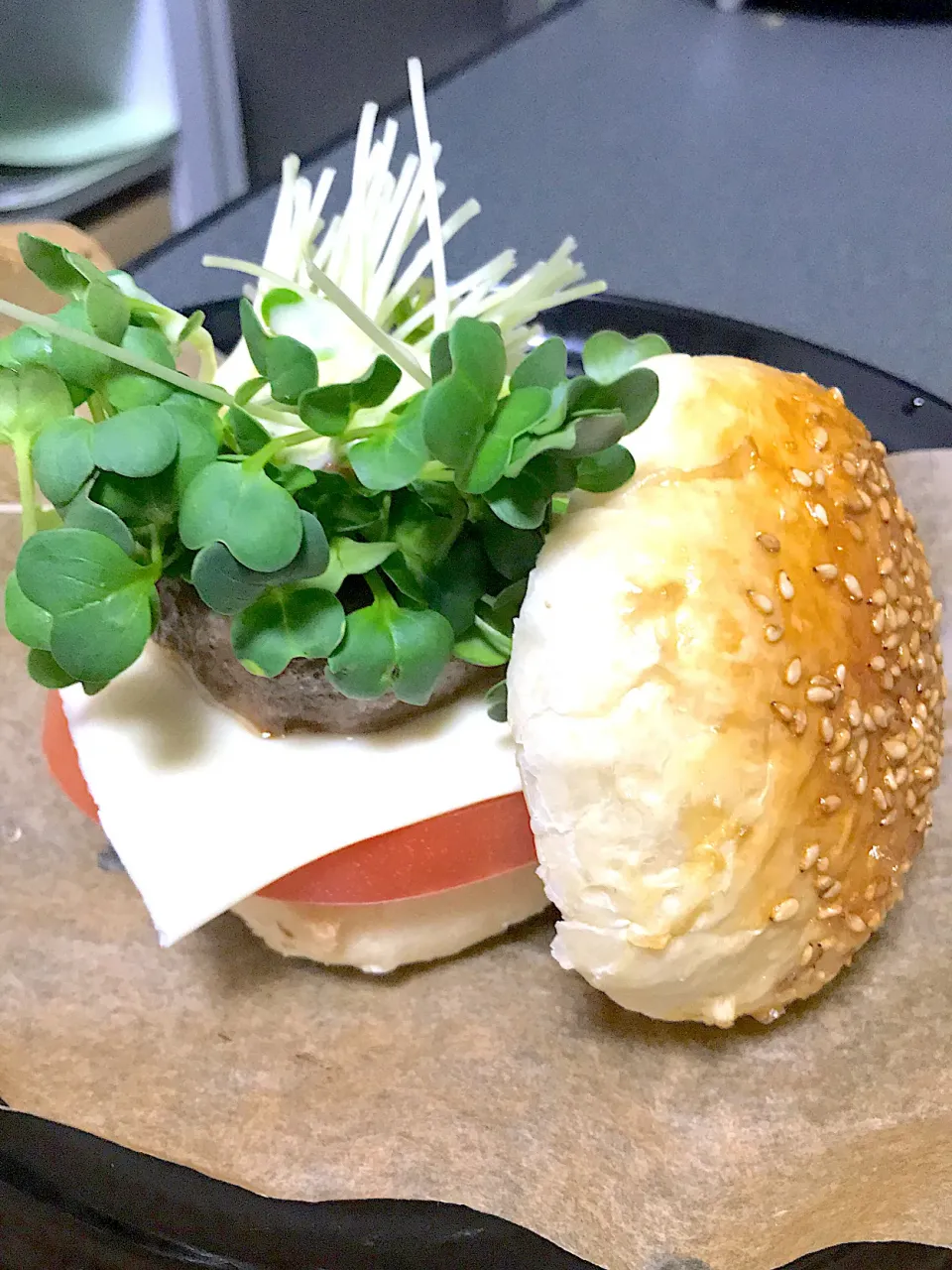 Snapdishの料理写真:基本ハンバーガー|ひらけごま@たかさん