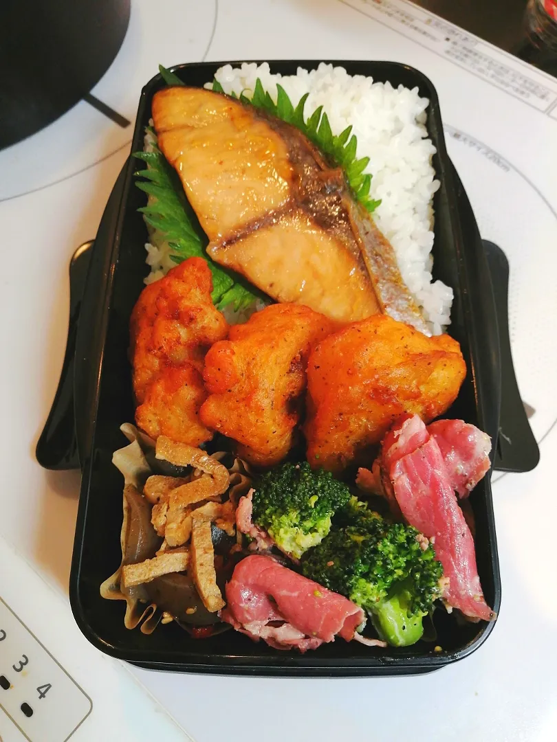 Snapdishの料理写真:ぶりの照焼弁当|きゅーさん