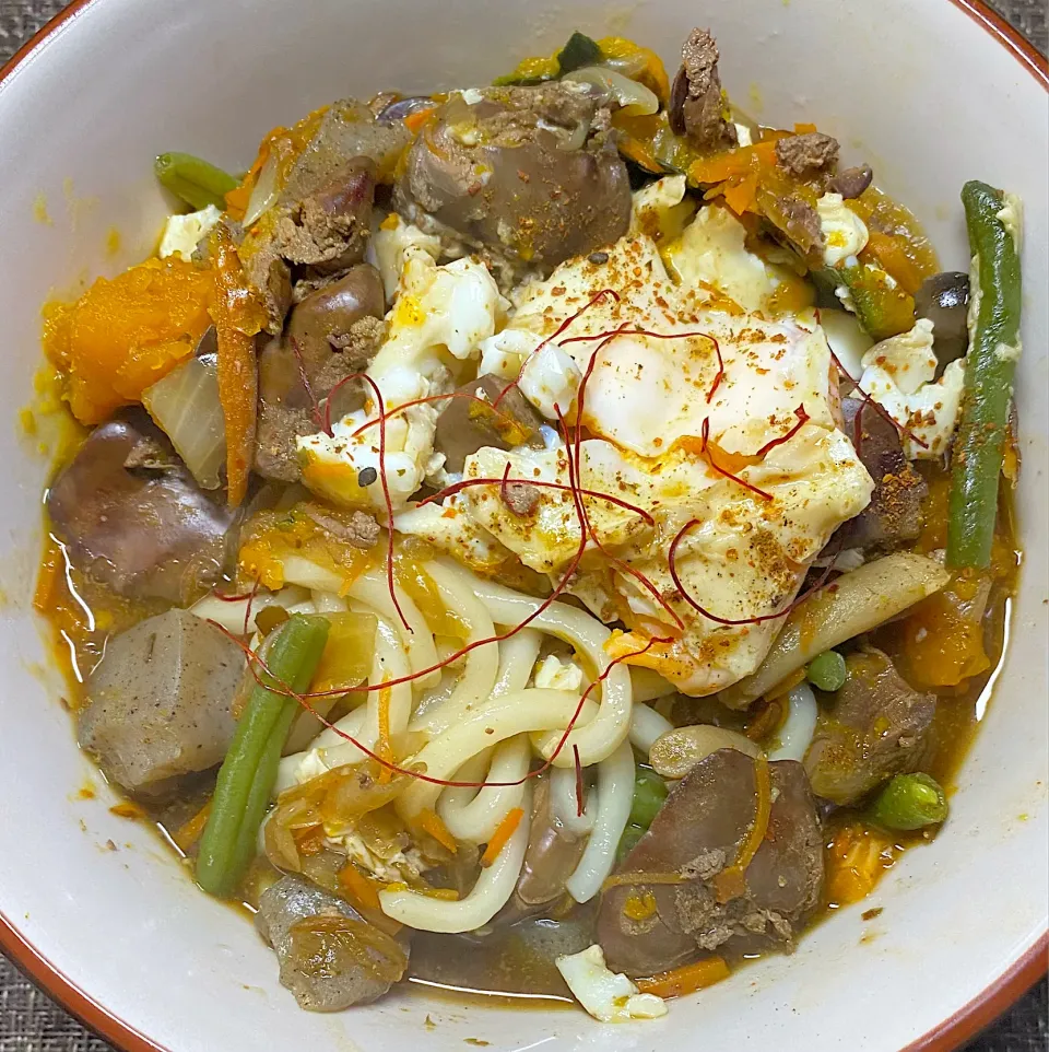 鶏レバーとカボチャの煮込みうどん|すくらんぶるえっぐさん