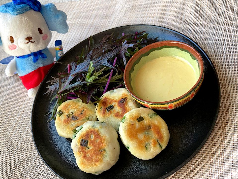 里芋のお餅風😋スモークオイスターマスタードソース添え