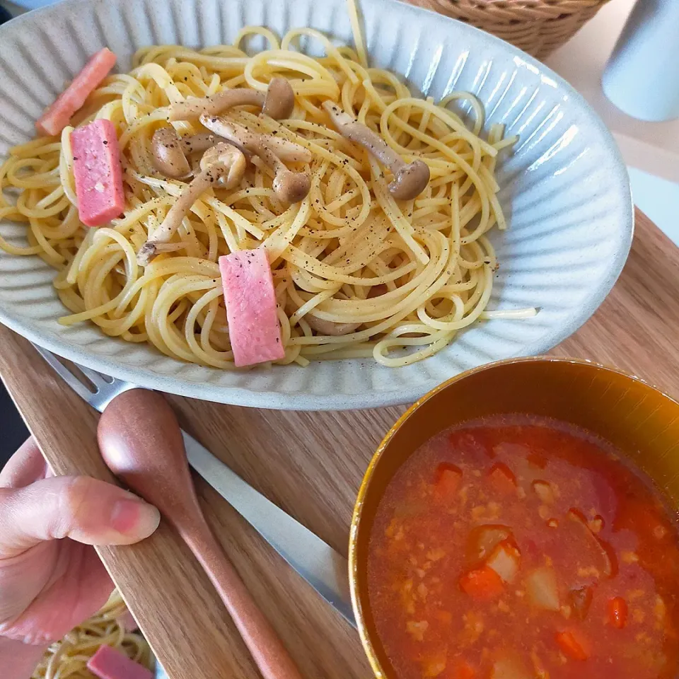 本日のお昼
ベーコンとしめじのバター醤油パスタ
豚挽き肉入りミネストローネ|羊さんさん