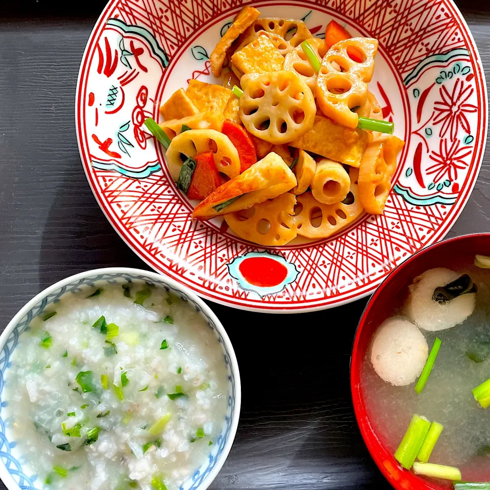 七草粥💕蓮根・人参・油揚げ・竹輪のてり煮💕味噌汁 🤗|てるみさん