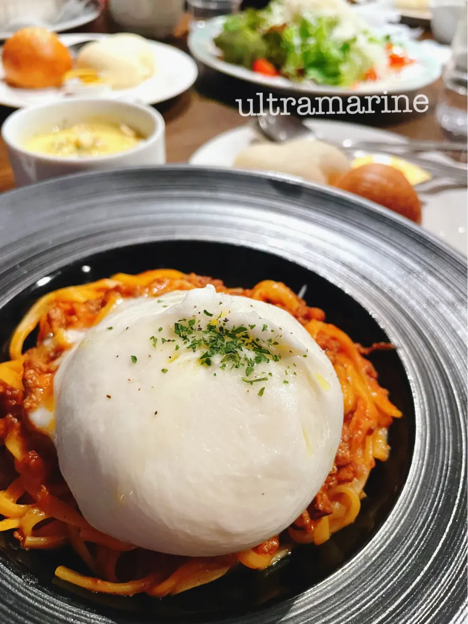 Snapdishの料理写真:＊旅ごはん。ブッラータのせ♪パスタ＊|ultramarineさん