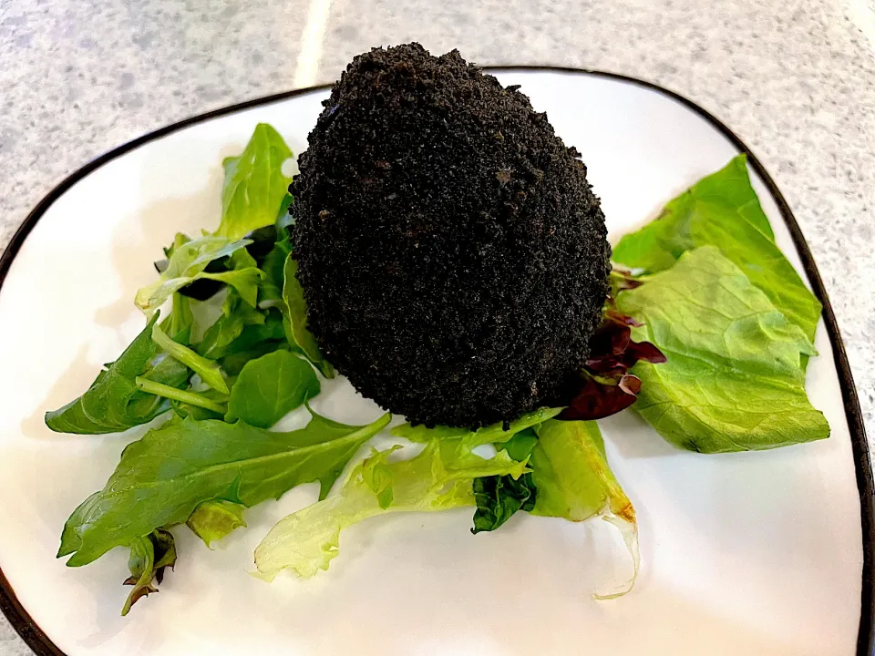 ARANCINI - Black Risotto, Sauteed Mixed Mushrooms, Truffle Cream, Mozzarella, Charcoal Breadcrumbs|270w178bさん