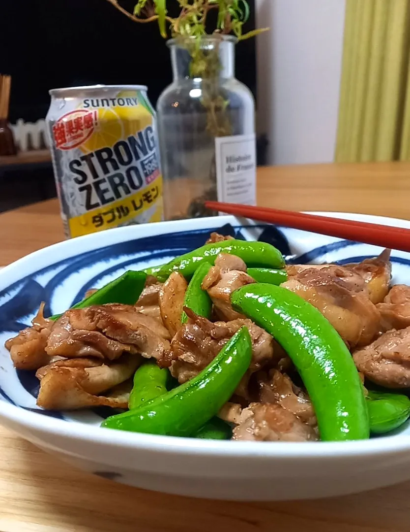 親鶏とｽﾅｯﾌﾟｴﾝﾄﾞｳの塩こしょう炒め|まりおさん