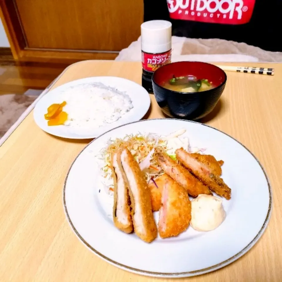 冷凍食品だが揚げたてミックスフライ定食。|ariyo4200さん