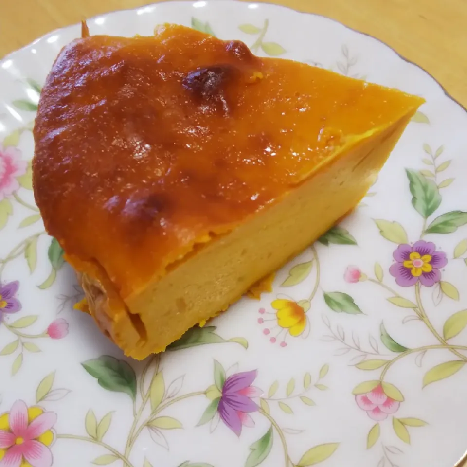 Snapdishの料理写真:＃かぼちゃのケーキ
＃手作り
＃簡単美味しい😋🍴💕
＃βカロチン満
＃甘さ控えめ
＃三温糖と豆乳生クリームで作る|ちゃんあやさん