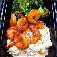 my honey garlic jumbo shrimp with mashed cauliflower and broccoli florets|Dorianさん