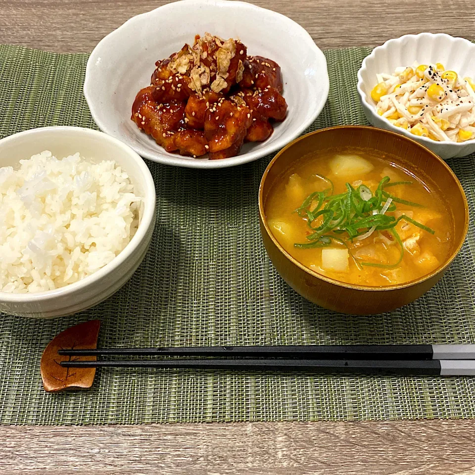 ご飯 ヤンニョムチキン チゲ風味噌汁 コーンと大根のサラダ|m iさん